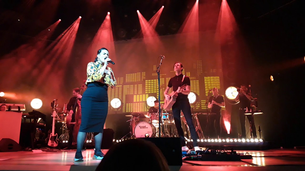 Caro Emerald concert    Havana ( cover )