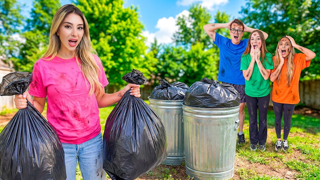 Joguei Fora Todas As Roupas De GOTICA Da Aninha!