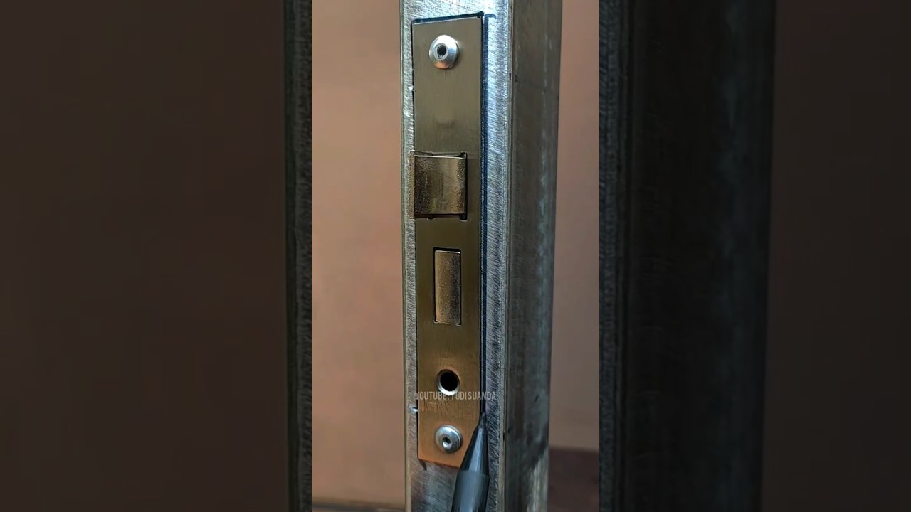brilliant idea of installing a thin metal door lock #welding #welder #metalworking #fabrication