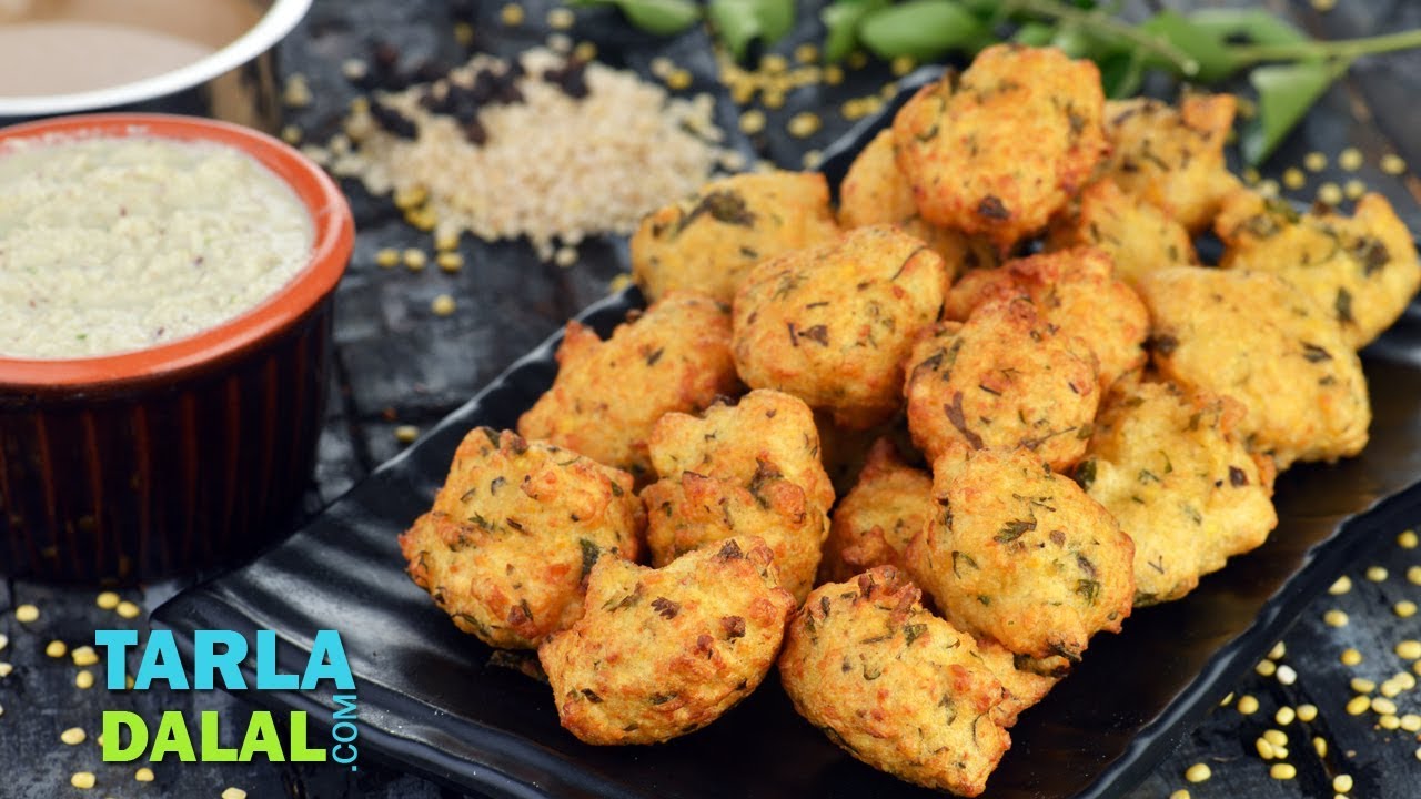पीली मूंग दाल और उड़द दाल के पकौड़े | Yellow Moong and Urad Dal Pakoda by Tarla Dalal