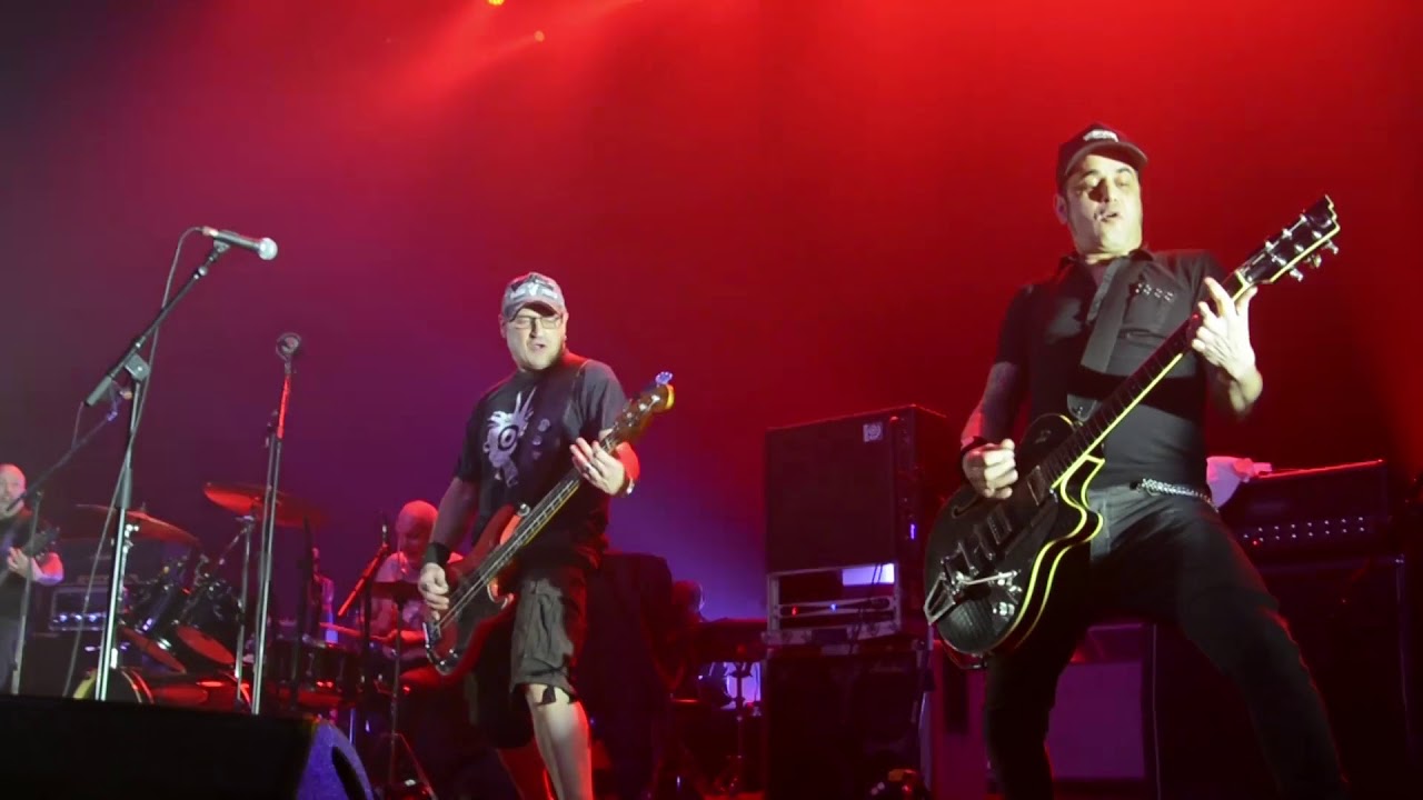 Les Destropouillaves - Les Destropouillaves - Live au Zenith de Pau - 14 Avril 2018