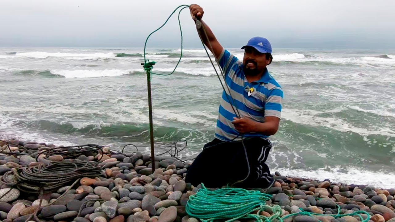 PESCADOR  Experto Usa TÉCNICA Sorprendente de Como Colocar un Barreno dentro del Mar