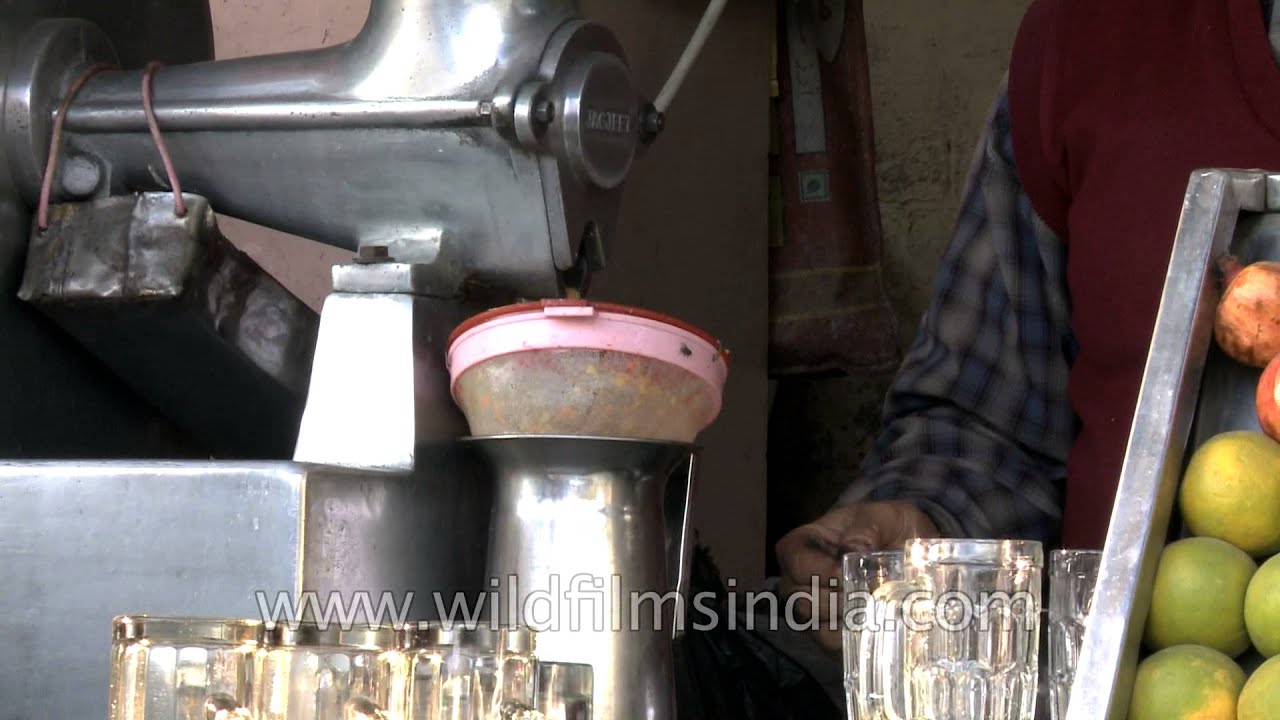 Unhygenic but so tempting - juice on Delhi streets