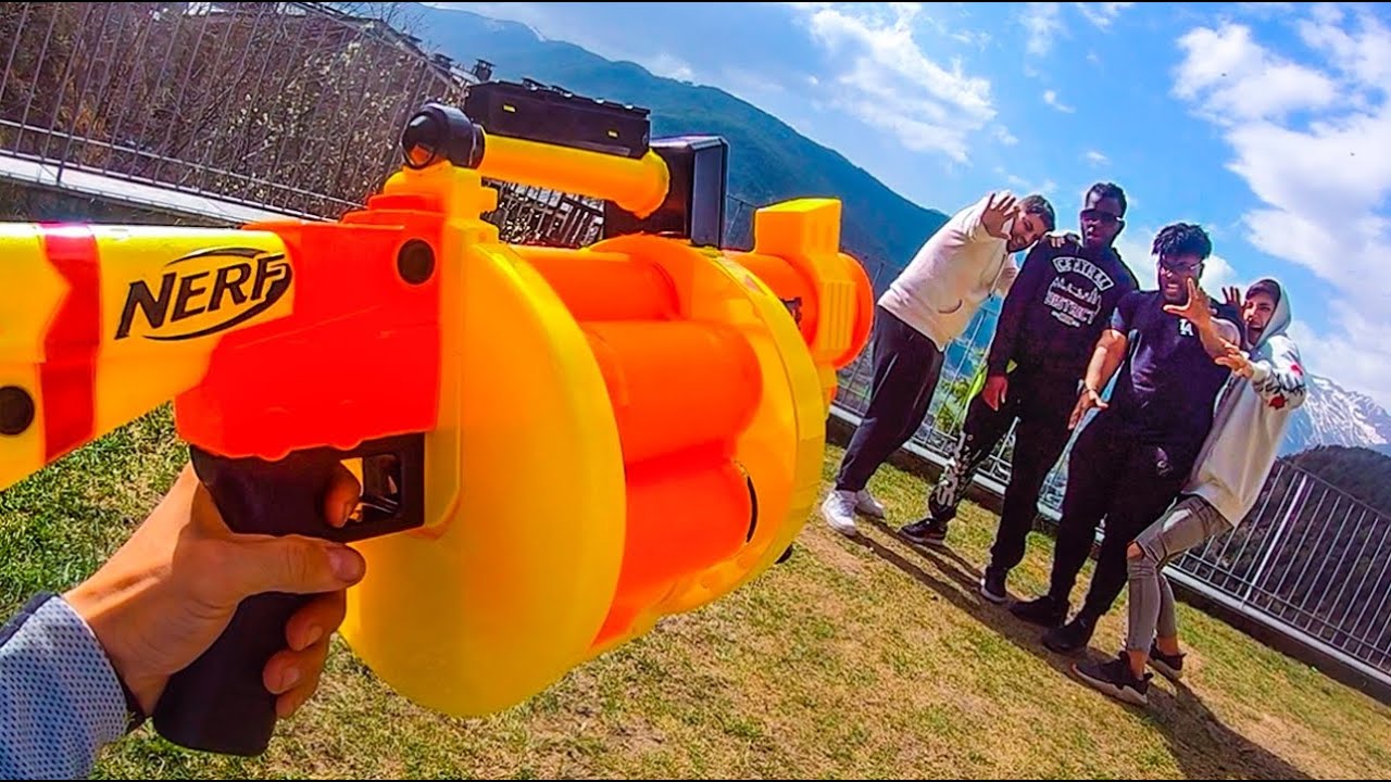 24 HORAS DE BROMAS A MIS AMIGOS CON NERF !! LE DISPARO CON TODAS LAS NERF !! Makiman
