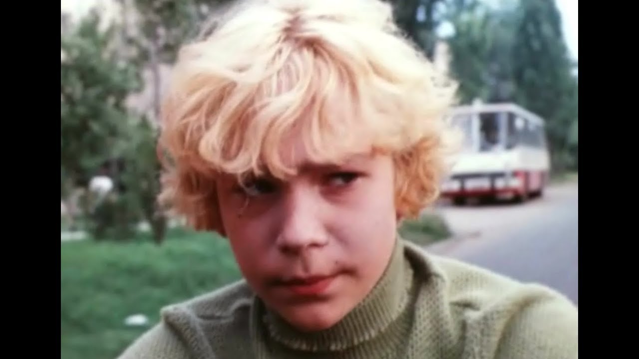 Песня «Это что же такое…» (1979) исполняет Елена Камбурова