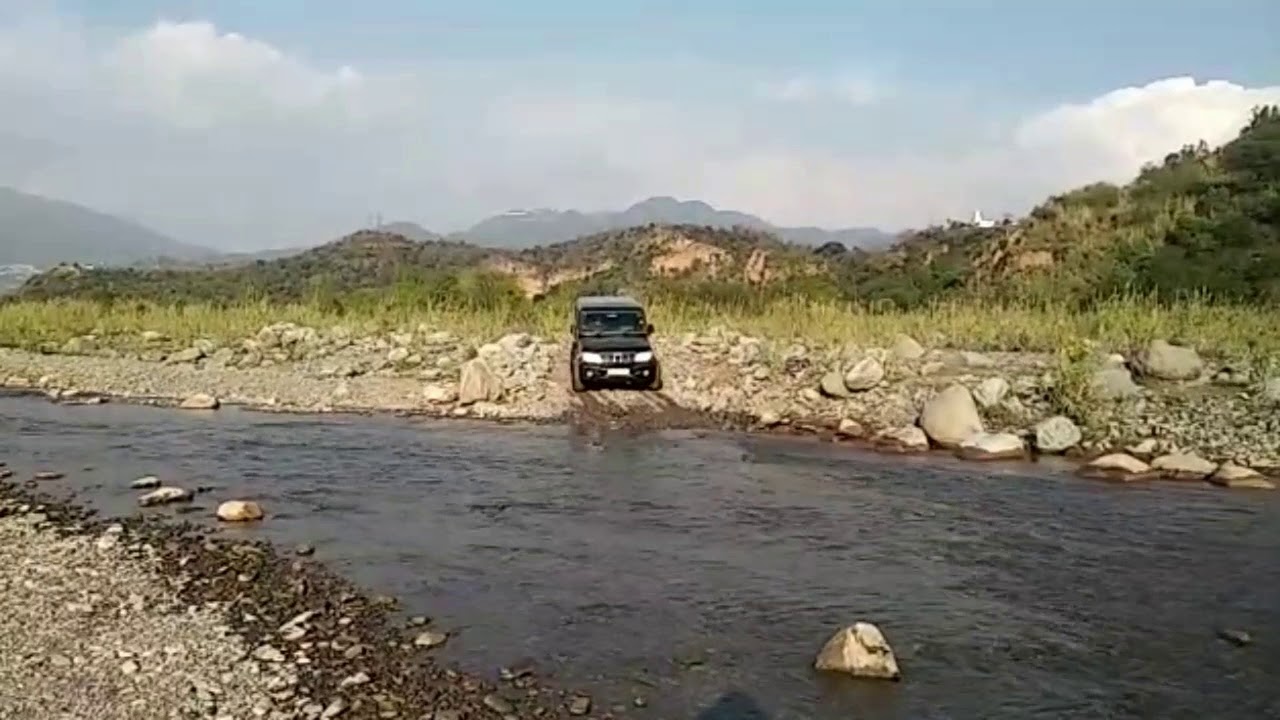 Mahindra Bolero river crossing / Bolero offroad