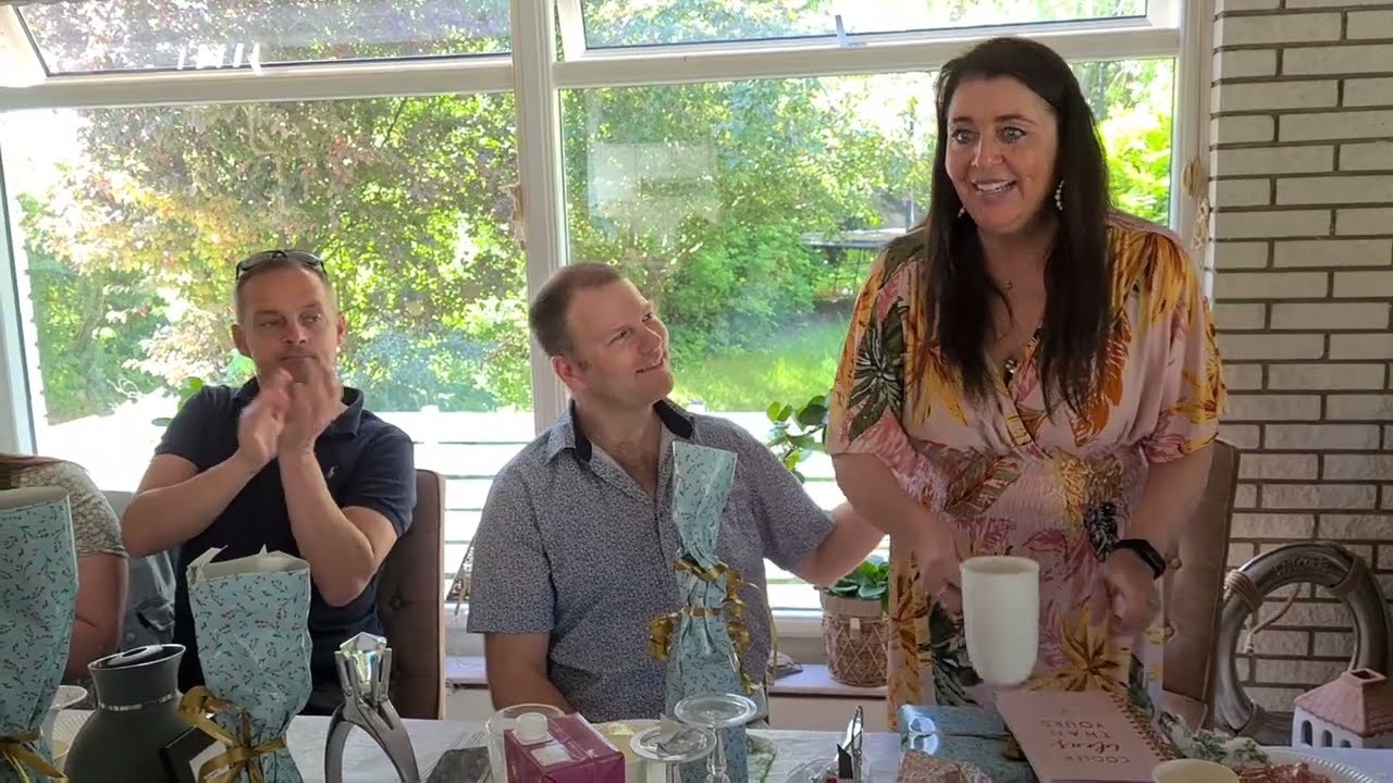 FAMILIEN SURPRISER OS PÅ VORES KOBBERBRYLLUP😍🎊🎉