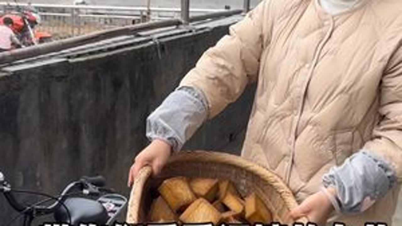 带你们看看湖南远嫁广西，回娘家农村过年的女儿，过的是怎样的生活？今天叔叔婶婶开始建房了，外出务工20年终于要盖新房#回家过年 #娘家 #vlog日常 #记录真实生活 #农村生活