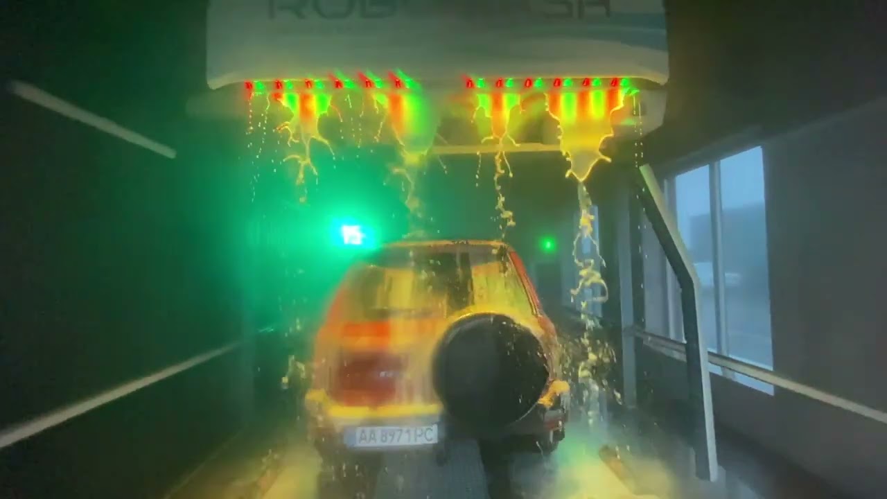 Як Робот миє авто за 200 грн 🤖 LuxWash Stoyanka мийка самообслуговування