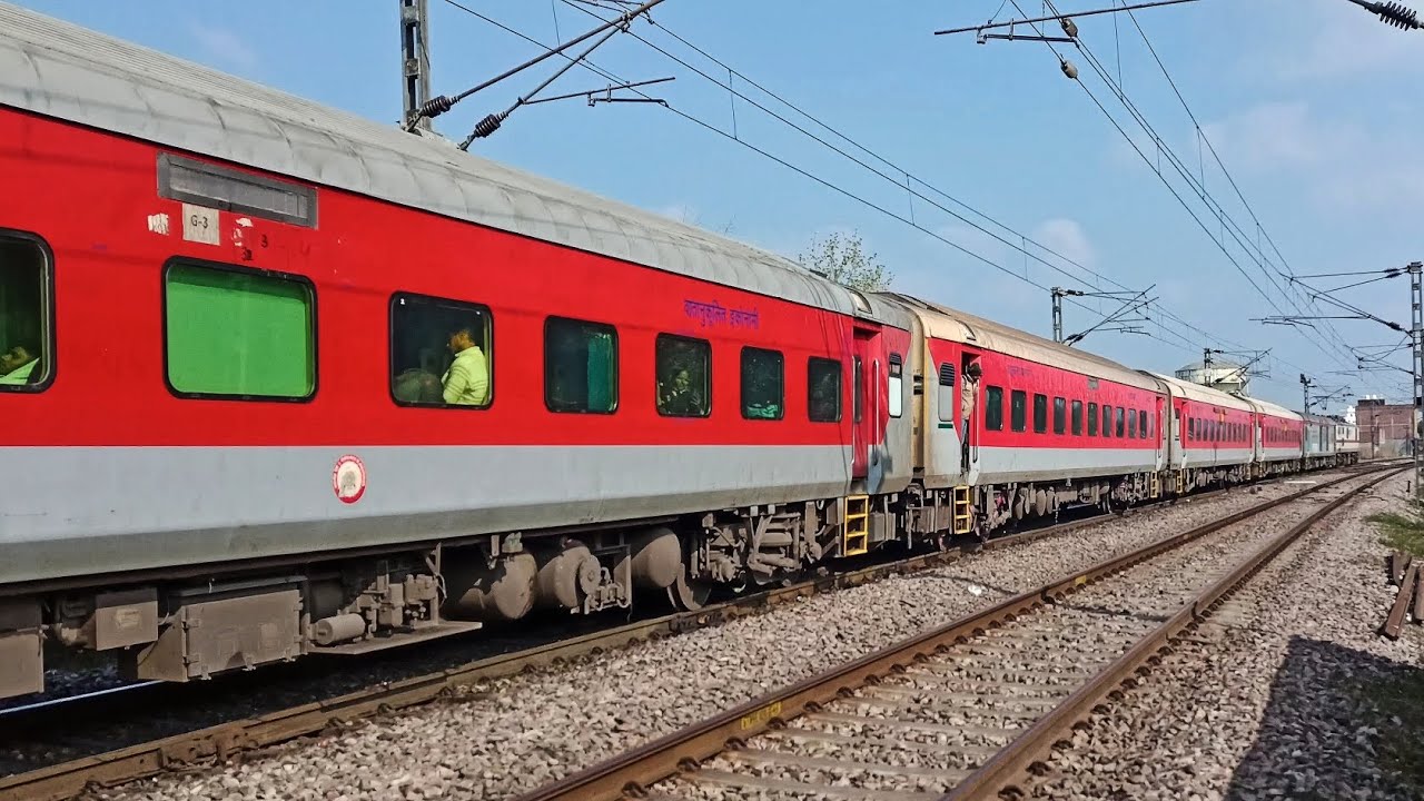 Saharsa Garib Rath Express Accelerating To Full Speed 🔥 | LHB Garib Rath | 12204 Saharsa Garib Rath