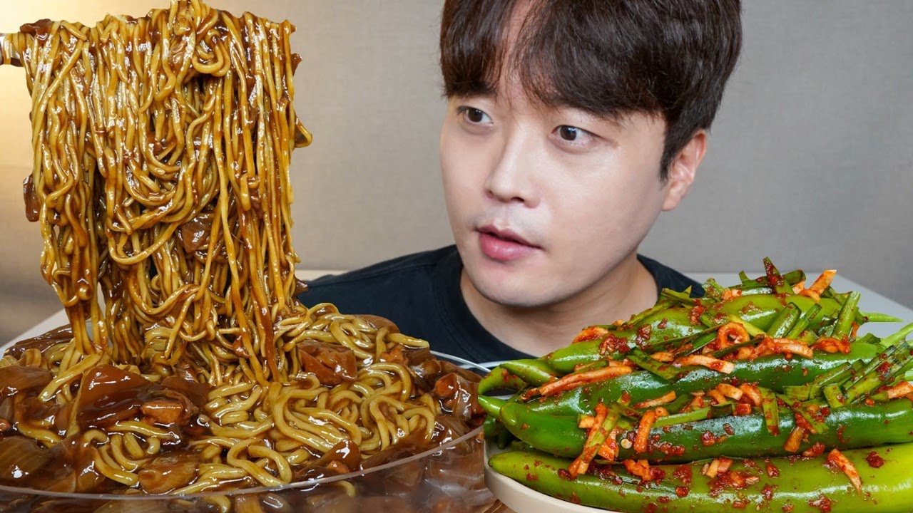 배달 짜장면에 고추김치 꿀조합 먹방 BLACK BEAN NOODLES & CHILI KIMCHI ASMR MUKBANG REAL SOUND EATING SHOW