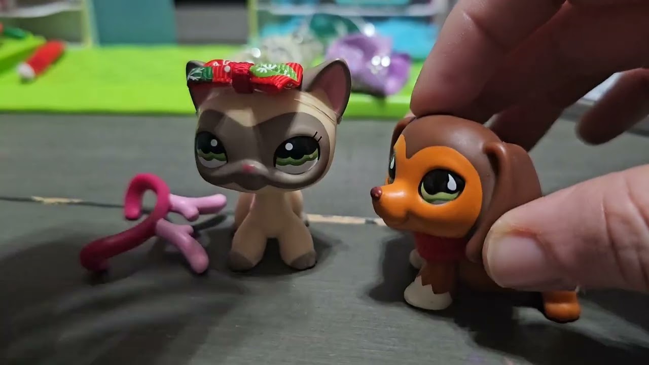 Lps Christmas Shopping #lps #lpsvideos #littlestpetshop #littlestpetshopvideo 