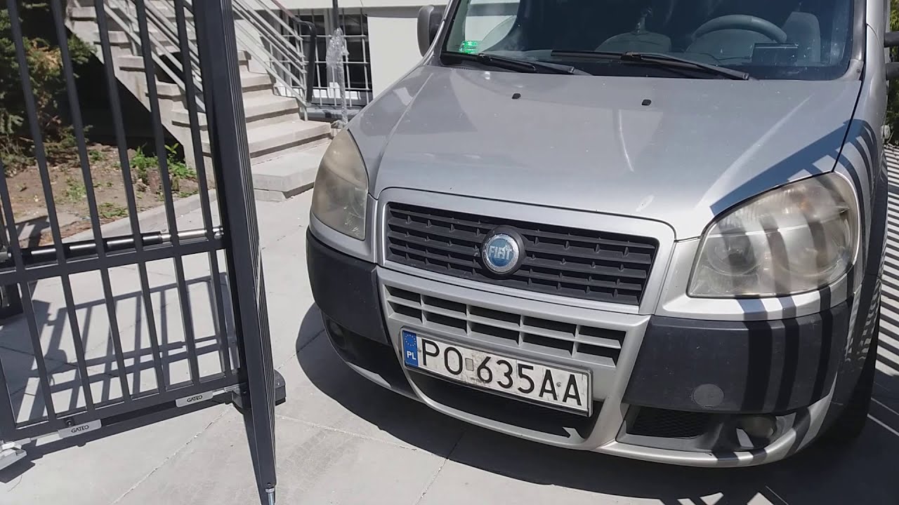 Brama harmonijkowa z systemem GATEO i siłownikami STAGNOLI (Poznań)