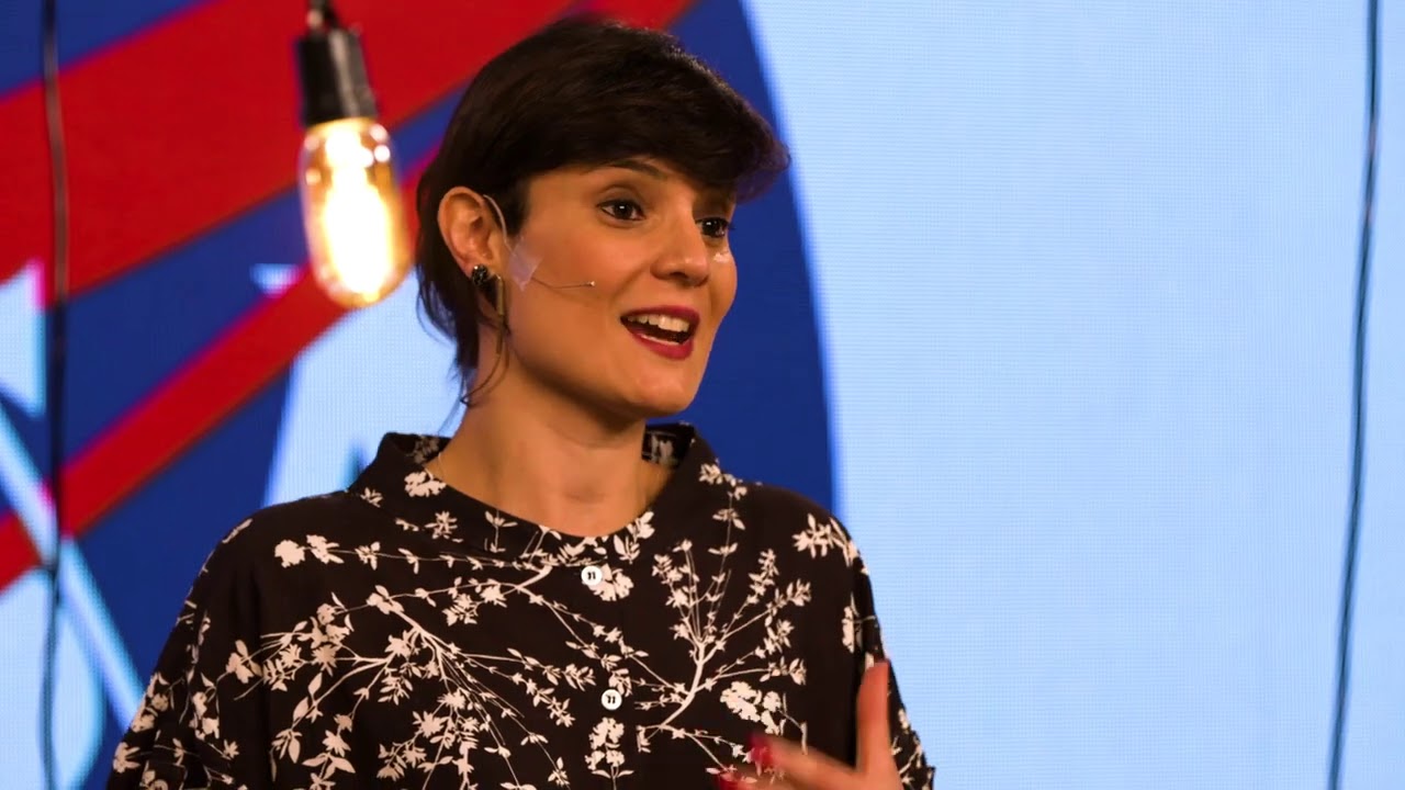 3 razões pelas quais as mulheres brasileiras não estão na política | Mônica Sodré | TEDxSaoPaulo