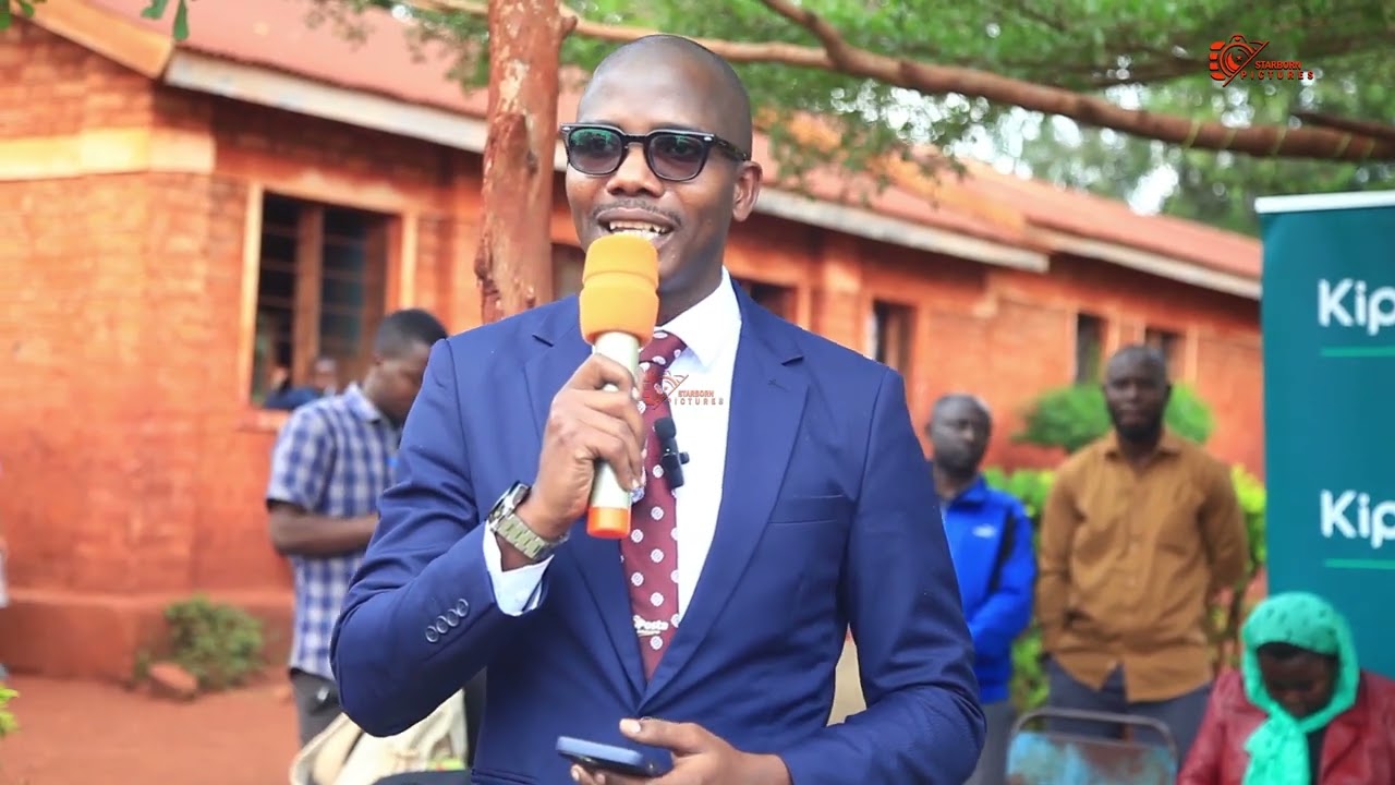 Shirika la Posta Lakabidhi Madawati 100 Shule ya Msingi Kigondo 