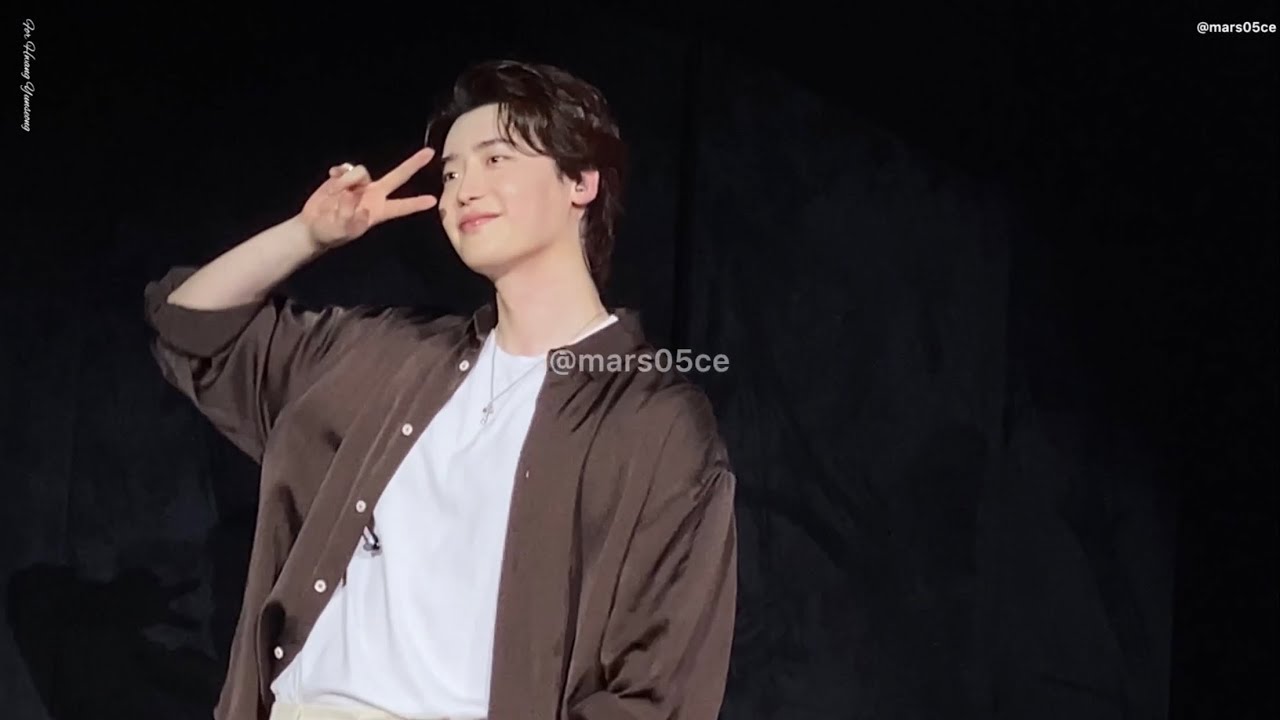 Lee Jong Suk in Dubai Fan meeting Part 3