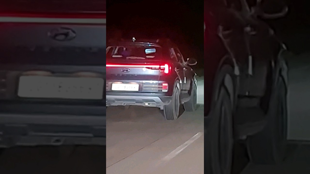 Hyundai Venue connecting tail lamps 