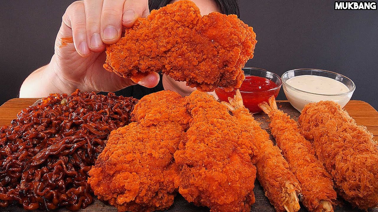 острая жареная курица и лапша Black Bean Noodles & Spicy Fried Chicken EATING ASMR MUKBANG