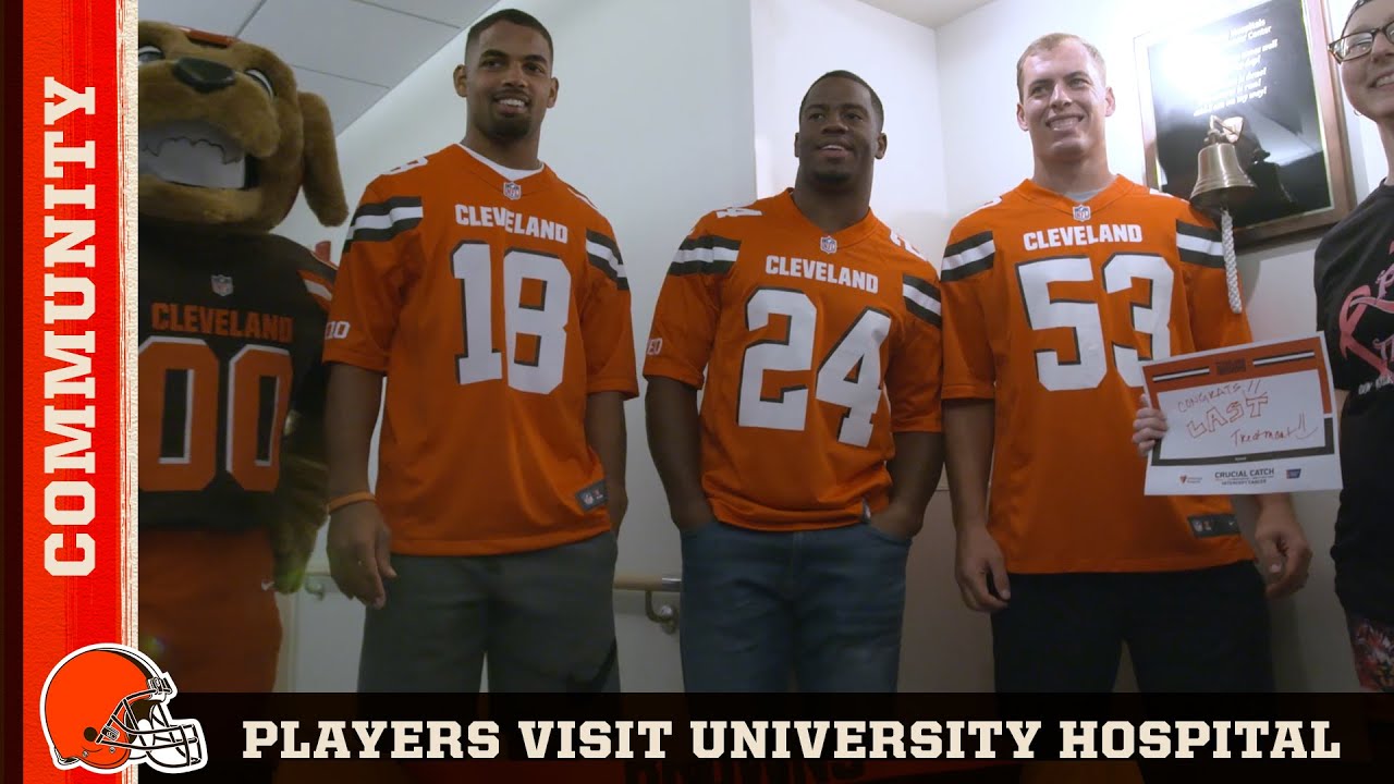Players Visit Patients at University Hospitals: Seidman Cancer Center | Cleveland Browns