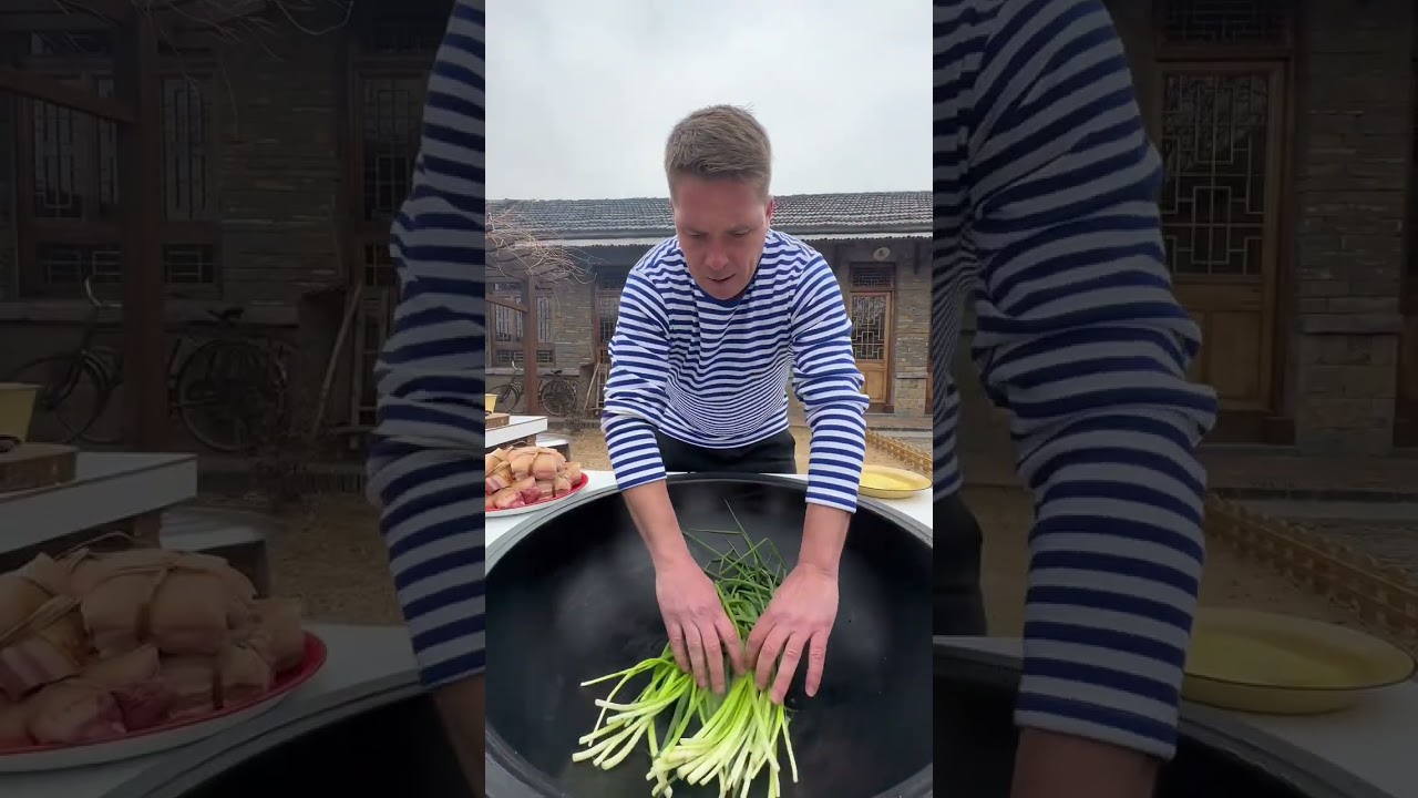 快过年了，雷哥在家熬猪皮冻，做东坡肉，真香！