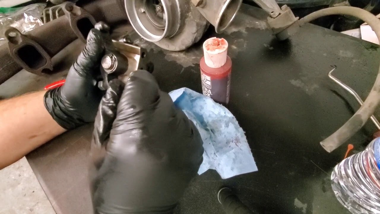 установка шпильки головки блока цилиндров 12 В Cummins.