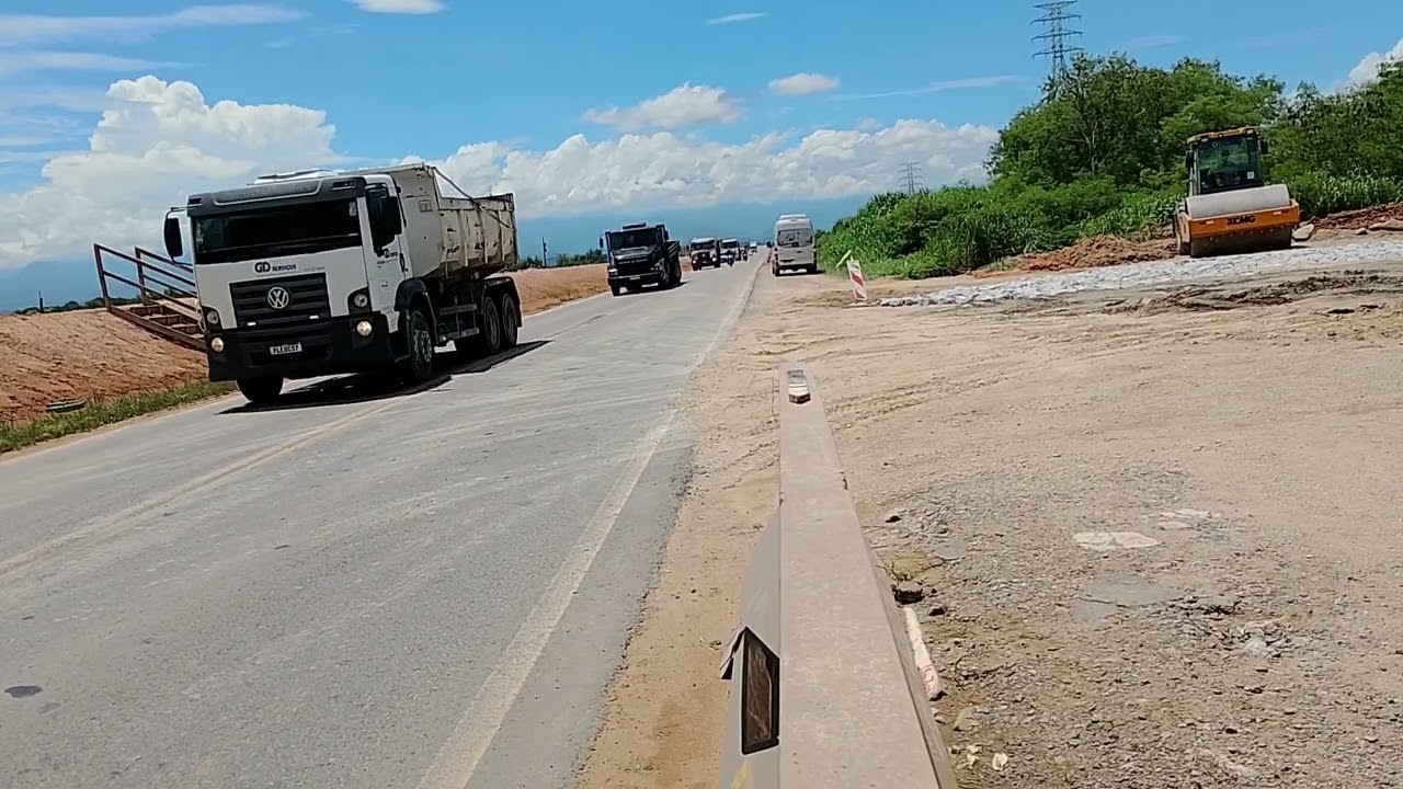 Obras na Rodovia BR 493 altura do km 7