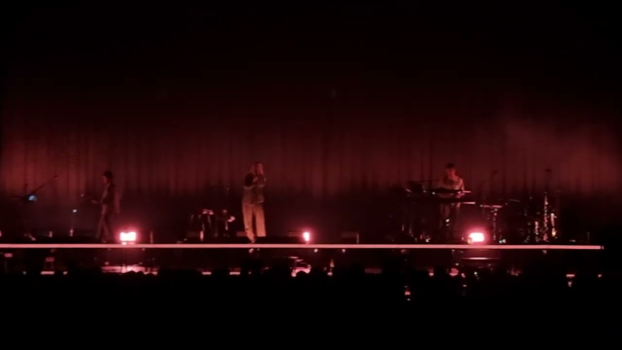 London Grammar, Hey now, live au Zénith de Paris, 31/10/2024.