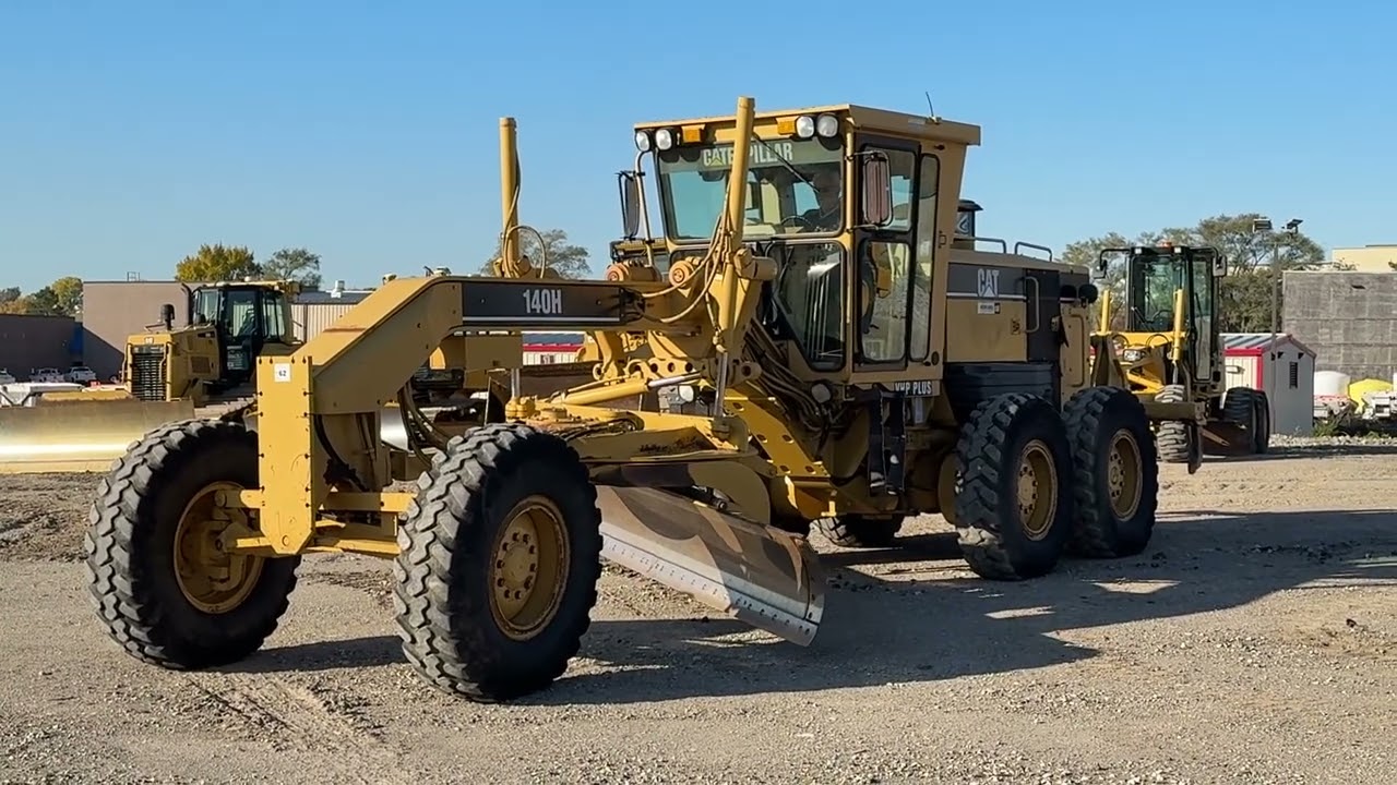 Lot 62-1995 Caterpillar 140 VHP Plus Articulated Motor Grader Selling at Auction