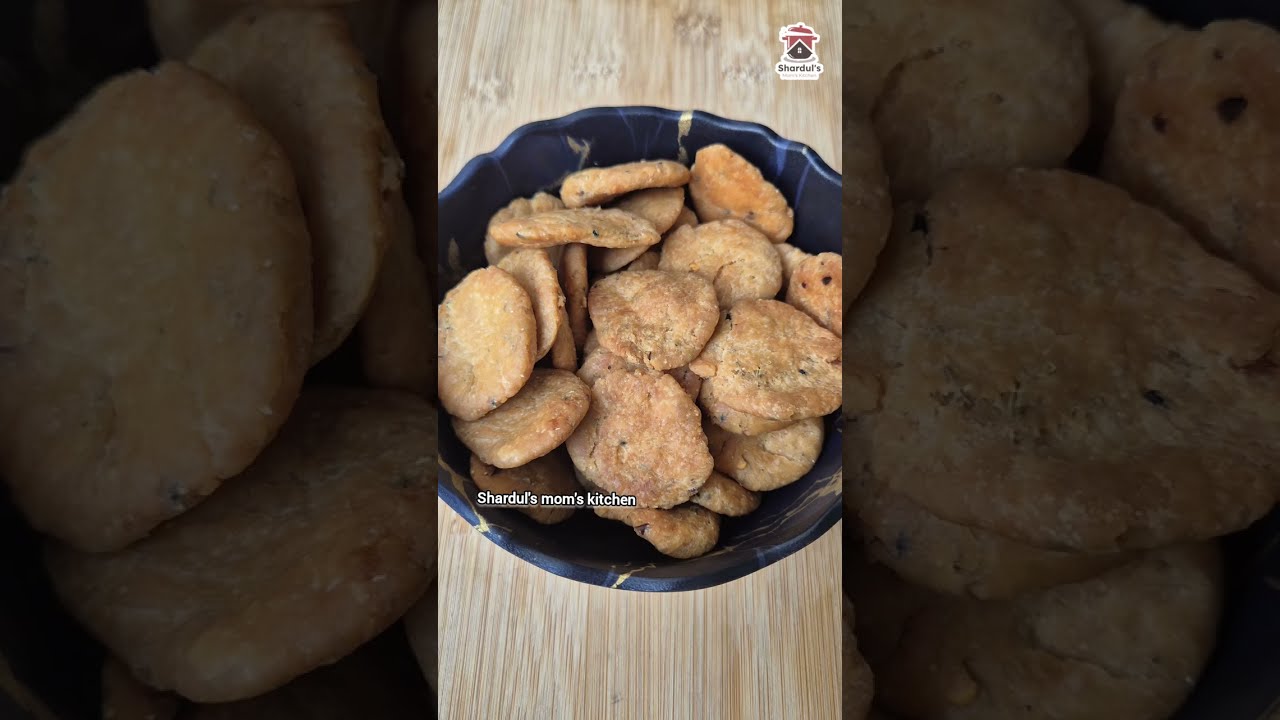 घर पर बनाएं कुरकुरी मठरी | Easy & Crispy Mathri Recipe | shardul's mom's kitchen | 