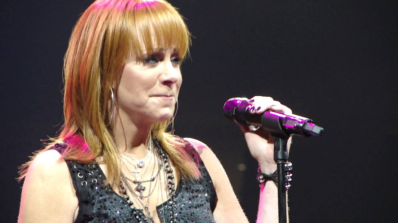 Reba McEntire - Fallin' Out Of Love