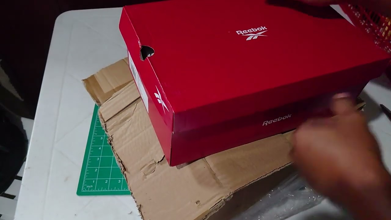 Unboxing:Reebok Classic Leather Shoes