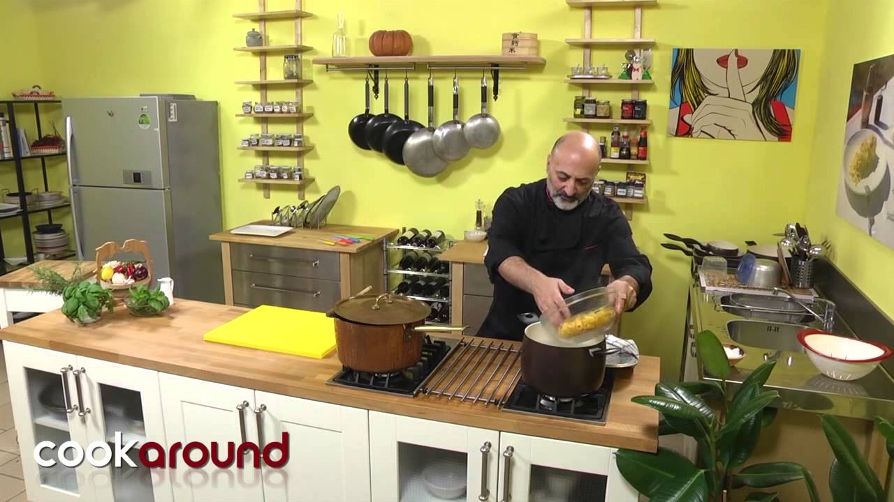 Mezze maniche con sugo di maiale / Primi di carne