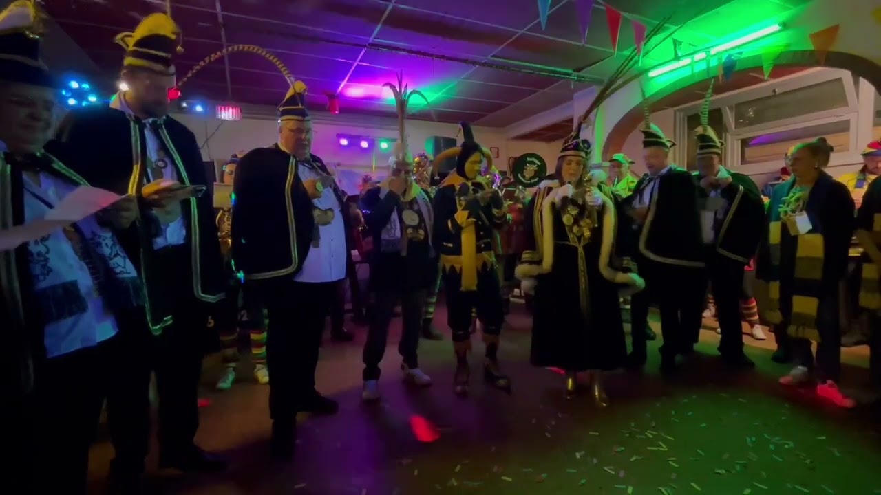 2024 - 2025 De Ossekoppen - Vliegt 'r is in