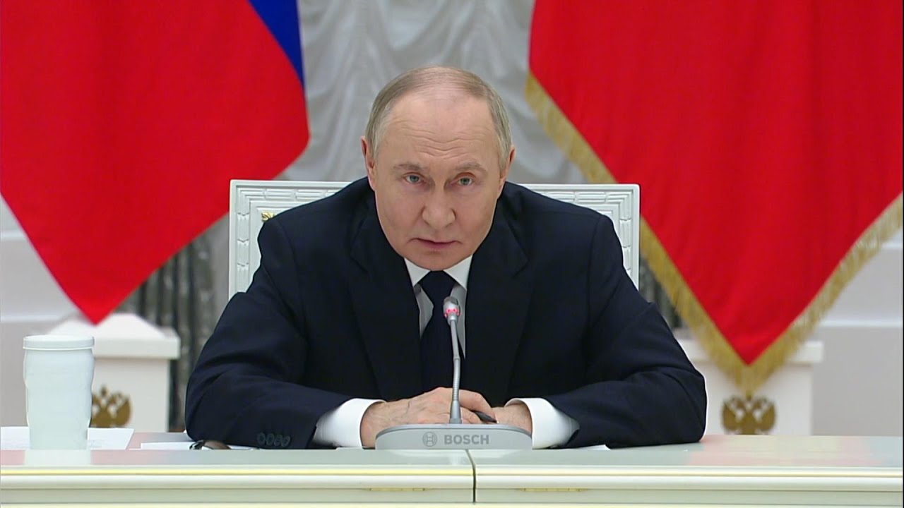 «Кто в КГБ работал, я или он?»: Путин пошутил, но всерьёз предложил карать рублём
