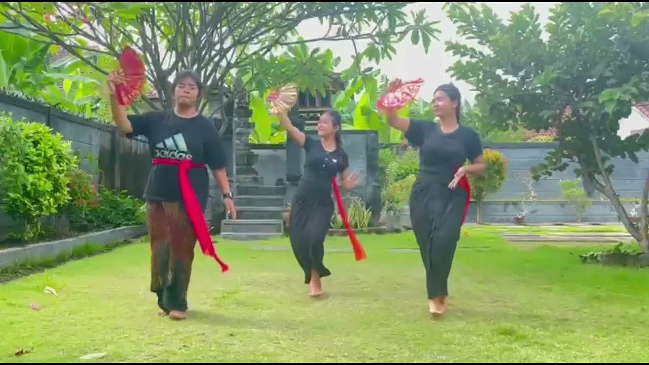 Tari kreasi kembang janger