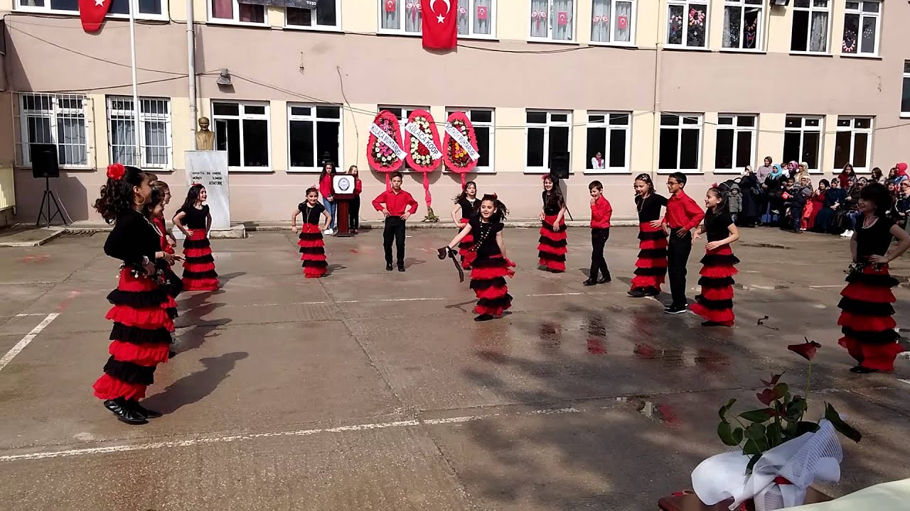 23 nisan roman gösterisi