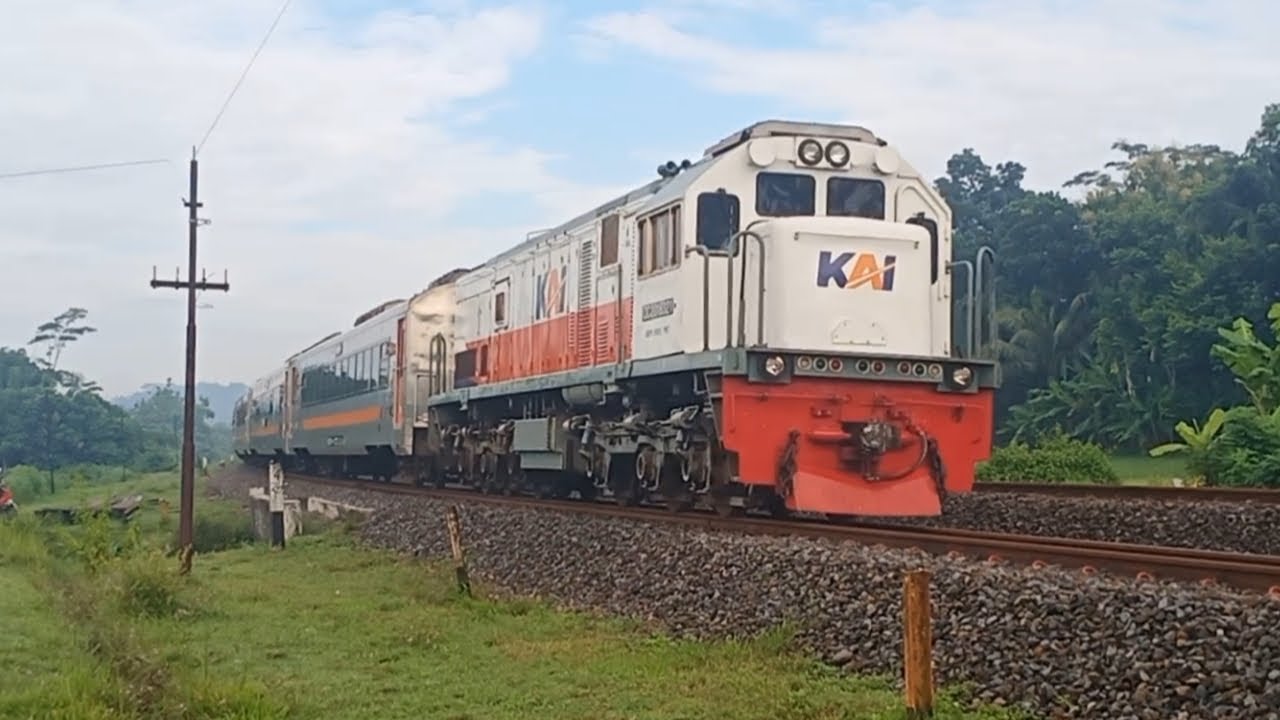 HUNTING KERETA API NGEBUT PAGI HARI DI JALUR GANDA