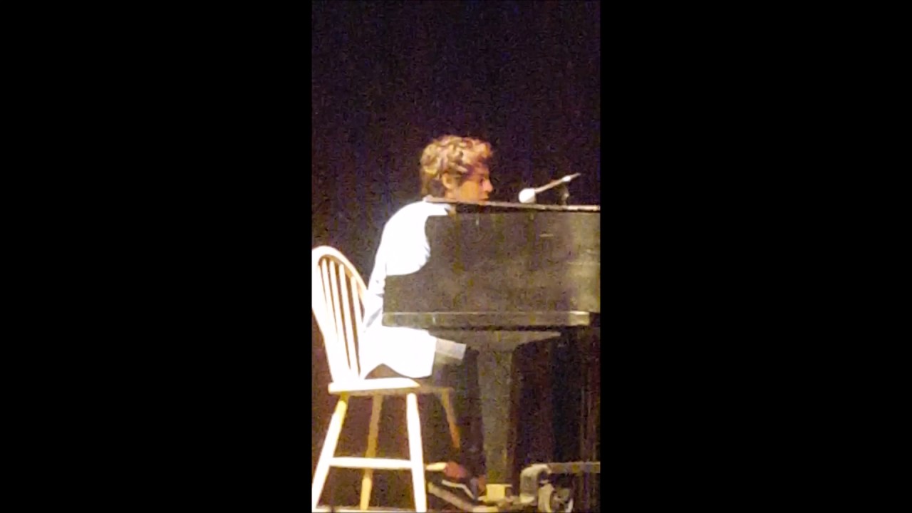 Jan performing Goner