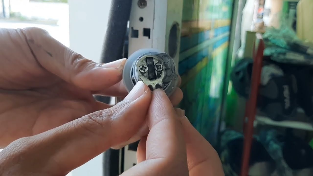 วิธีแก้ประตูกระจก เปิดไม่ออก บานเลื่อน บานสวิง ประตูบ้าน