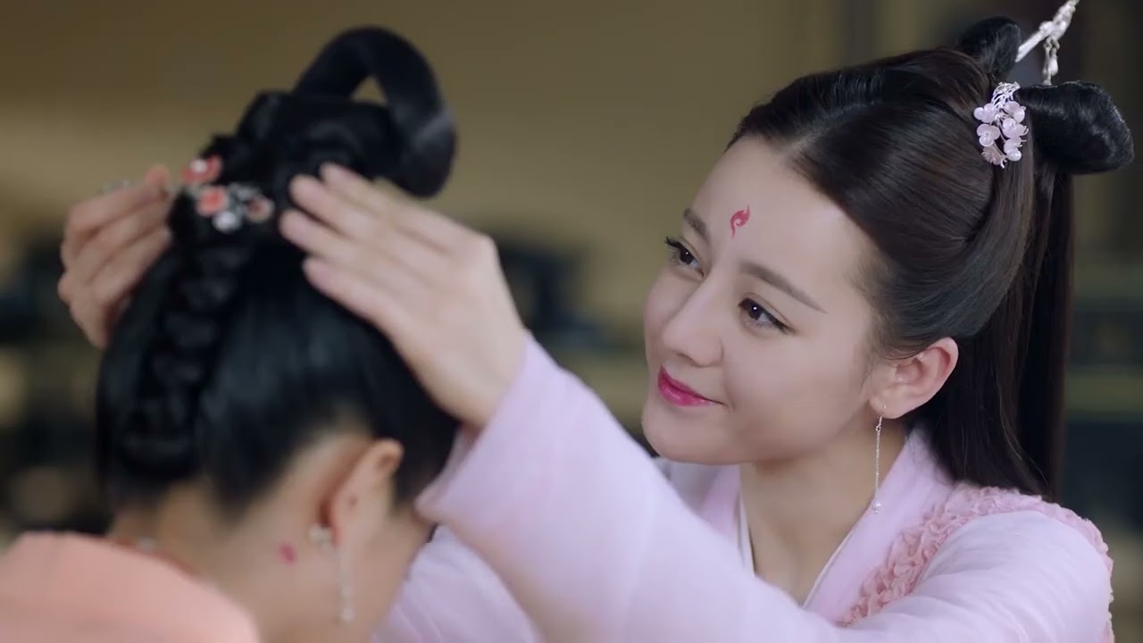 💕小九突然晕倒，太医竟发现她怀孕了？帝君激动坏了！！ #三生三世枕上书#迪丽热巴#高伟光#高甜电视剧 #中国电视剧
