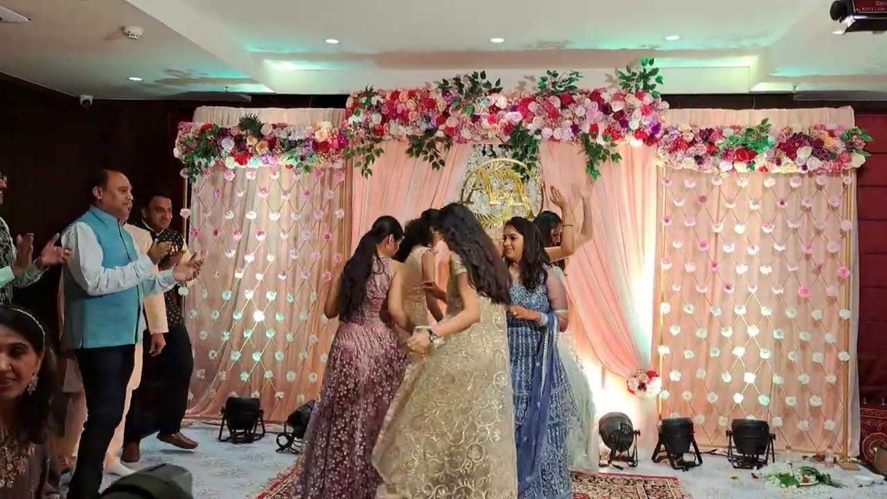 Humne Suna Hai (Mere Yaar Ki Shaadi Hai) - Family Engagement Dance
