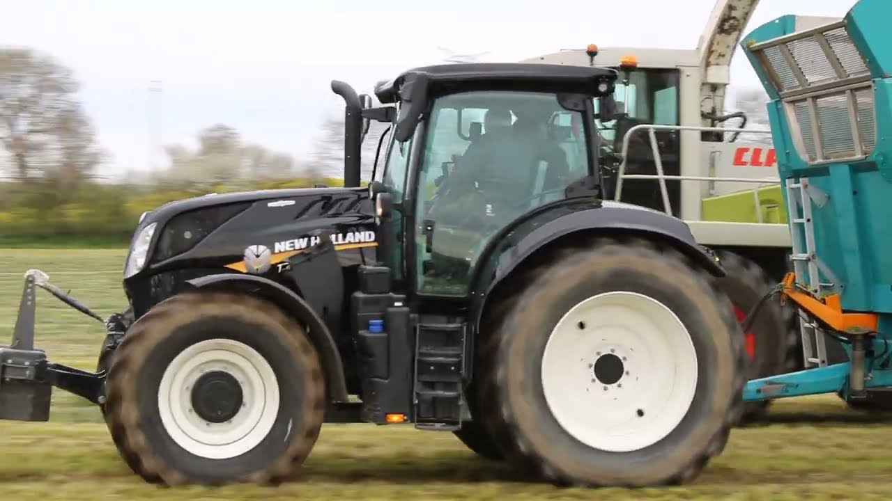 NEW HOLLAND T7.210 BLACK  à l'Ensilage d'Herbe !!!😍