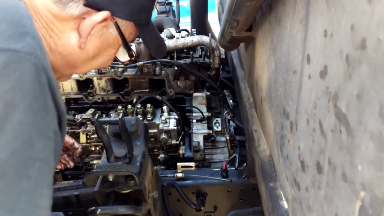 2003 Isuzu NPR 4HE1 instalación de la bomba de inyección nuevamente (Parte 3)