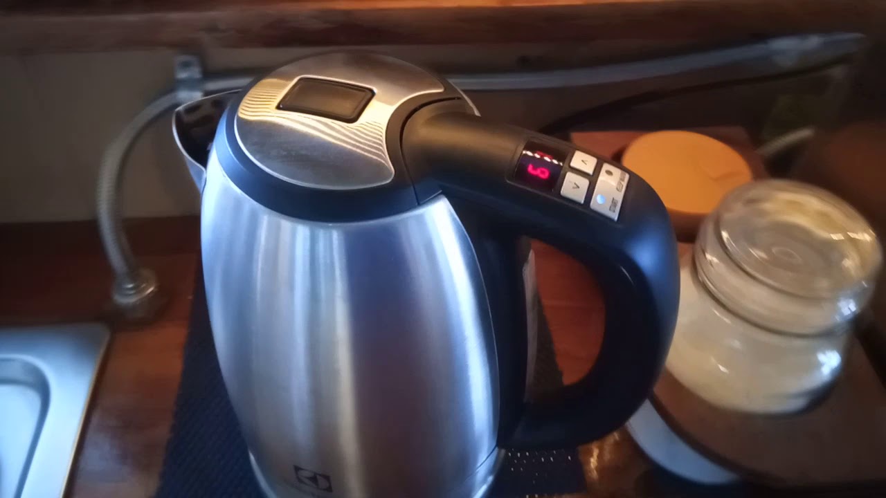 Электрочайник Electrolux EEWA 7700 (7000 серия)