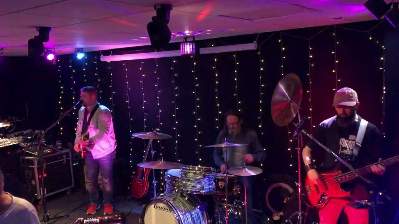 The Racketeers at The Ashton Jubilee Club 20/2/26  ( Ziggy Stardust )