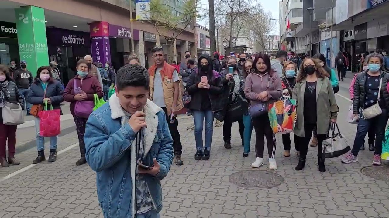 Tema siempre solicitado por el público penquista y Yordan se los interpreta.(grabado por Richard RF)