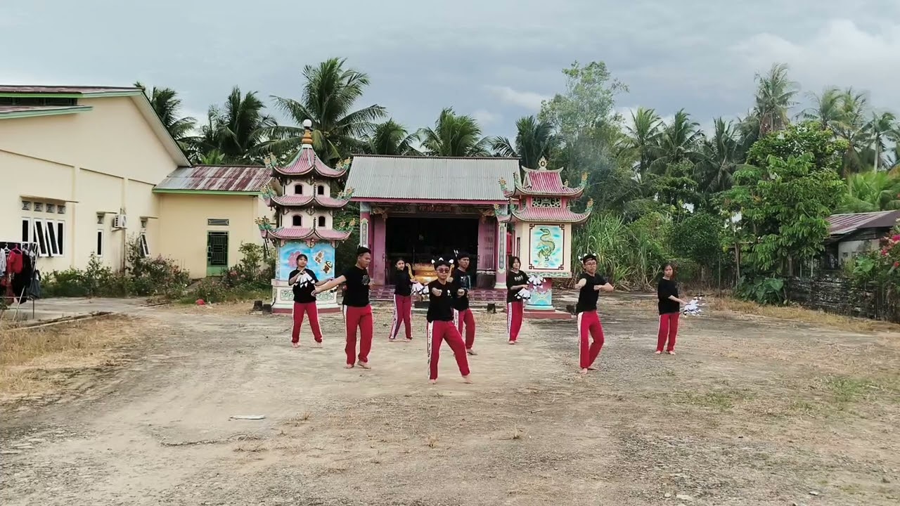 TARI DAYAK KREASI