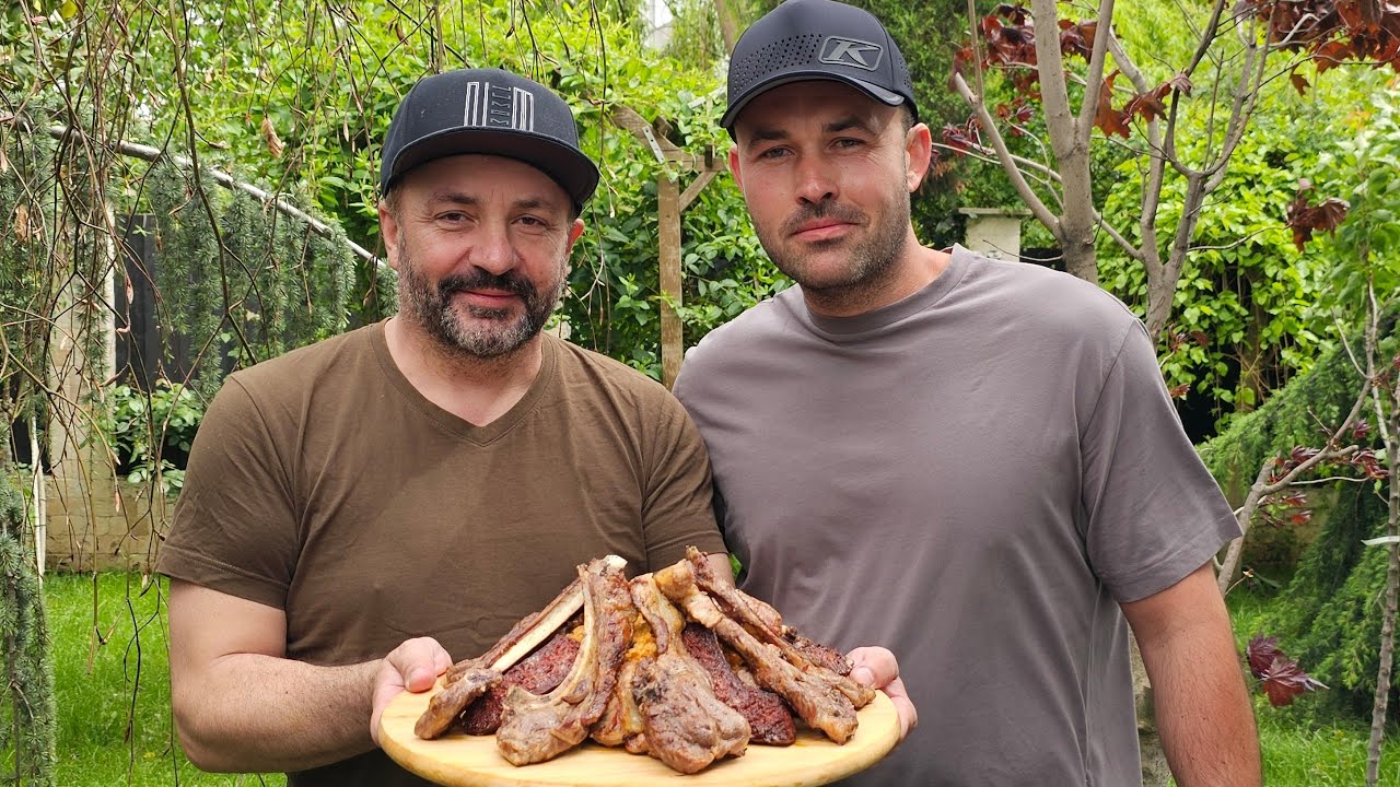 Reteta turceasca cu Razvan. Cotlete de miel cu Bulgur și salaltă de ceapa cu sumac.