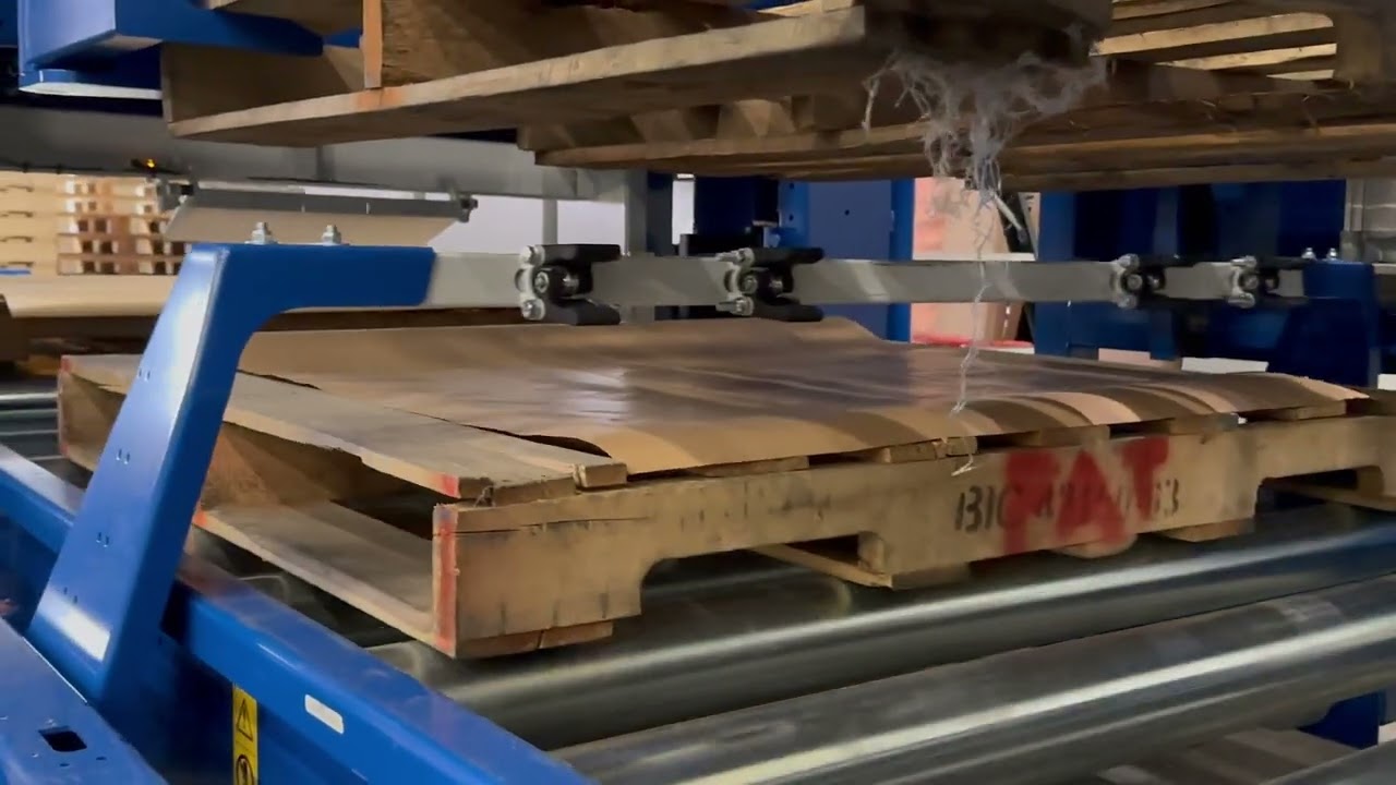 Verbruggen Palletizing Solutions - Combi pallet magazine and roll sheet dispenser