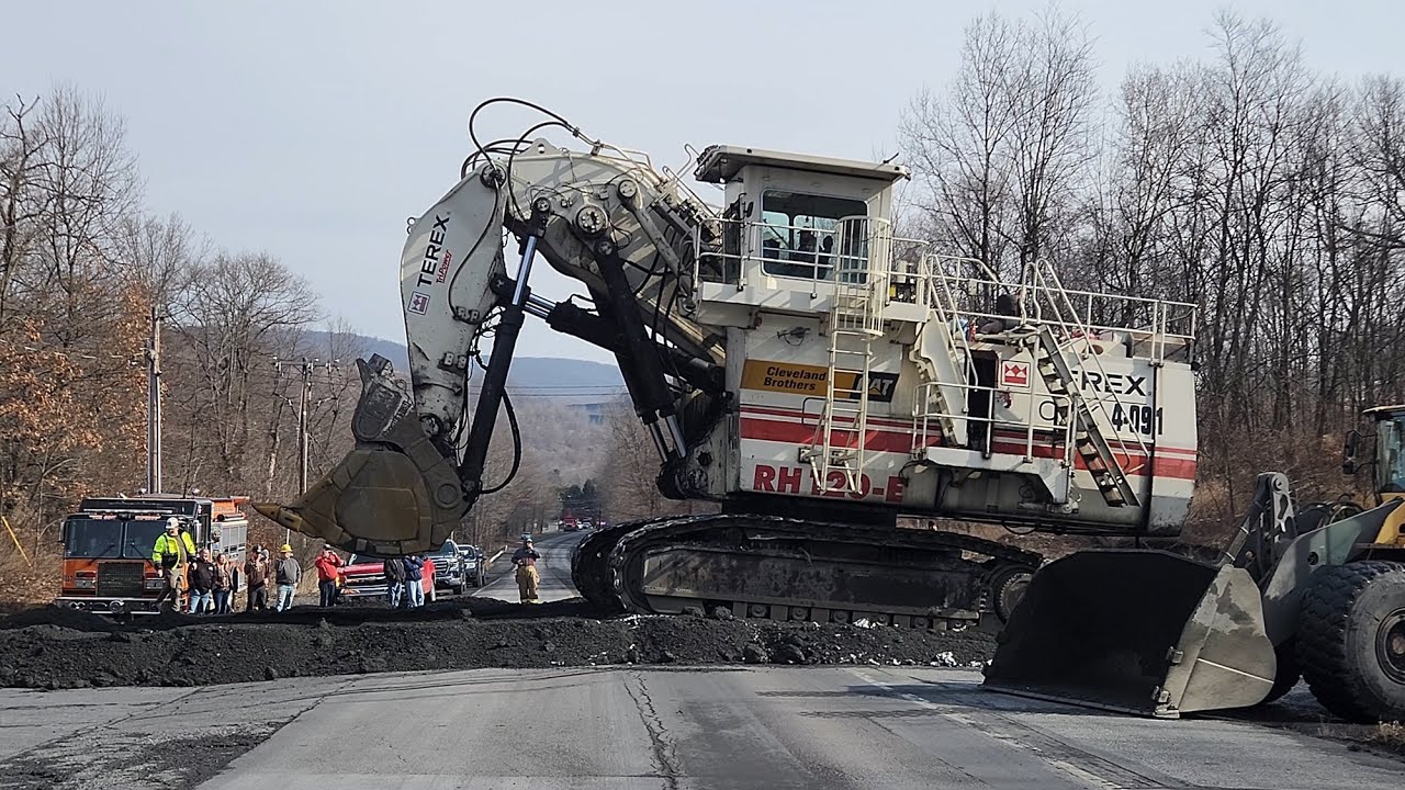 Big Digger Road Crossing!